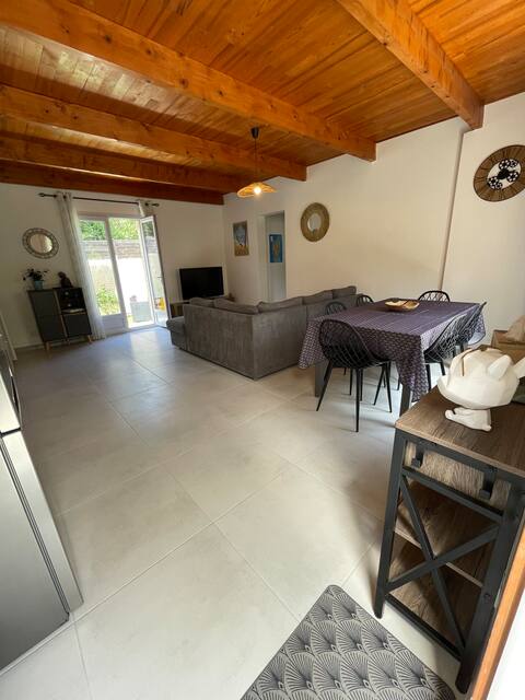 Successful Airbnb property: Quiet 3 bedroom house, close to city center in Calvi