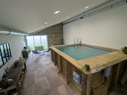 Family home with heated pool for 8/12