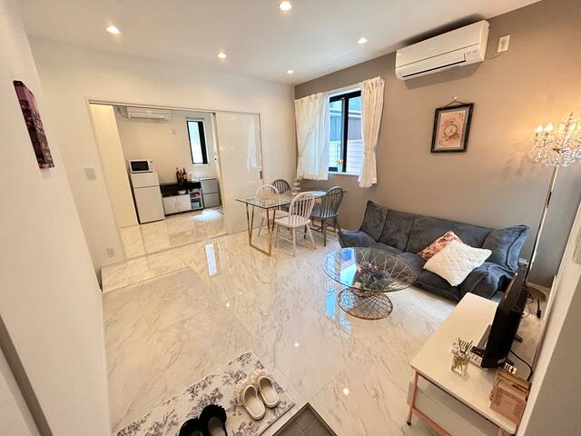 南青山7/渋谷,六本木通り,表参道近く/60㎡8人まで/family歓迎/観光に便利、パーティーも！ gallery image 2