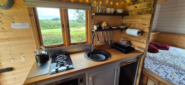 Secluded Shepherds Hut - Views Of Carsington Water - Derbyshire