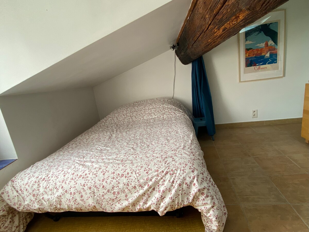 Top performing Airbnb: Beachfront apartment. in Collioure