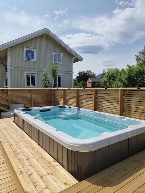 House with swim spa, short distance to Sommarland in Bø!