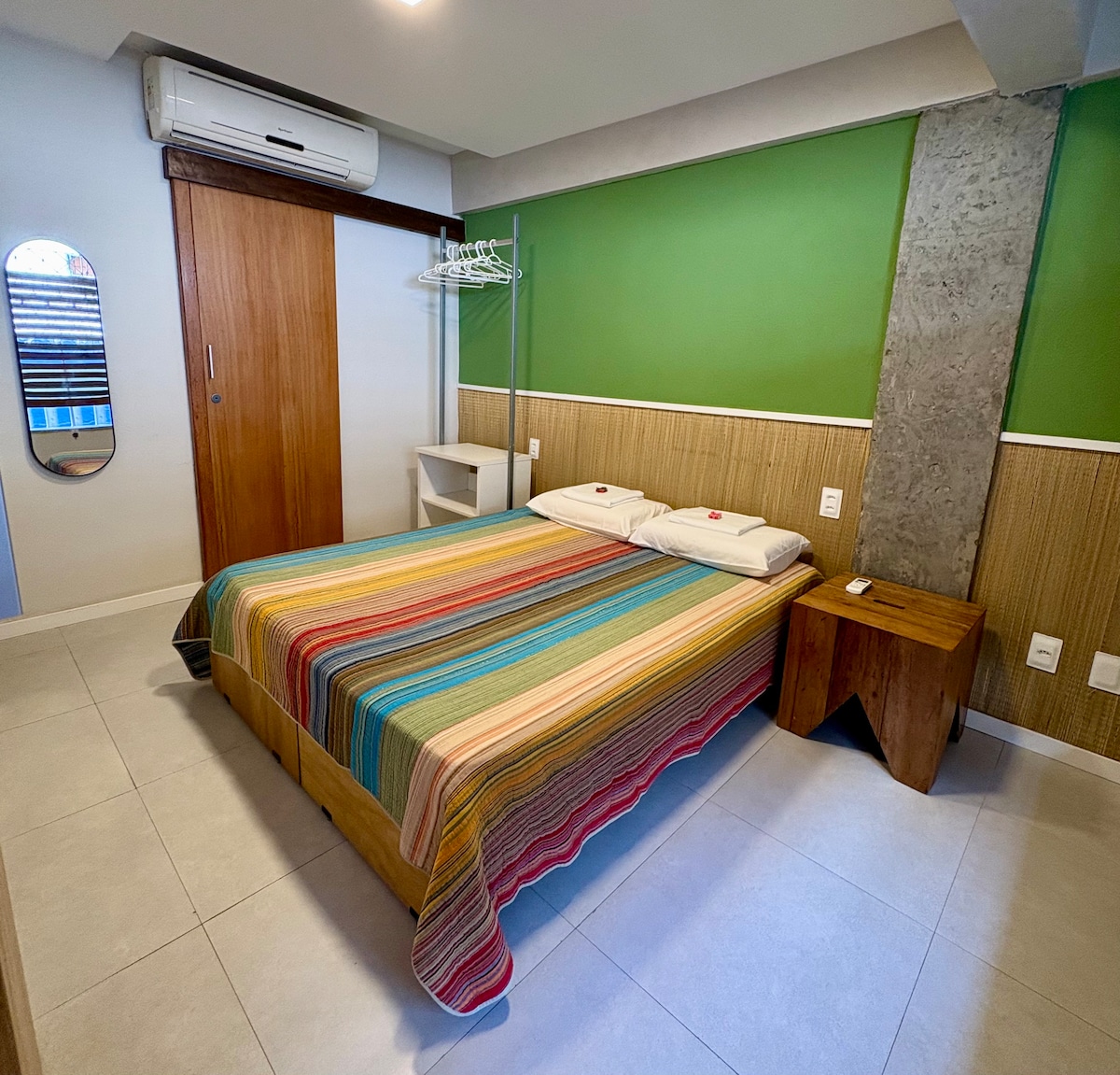 Suite (baño privado) con aire acondicionado y cama doble

(preguntar sobre la opción de cama individual)