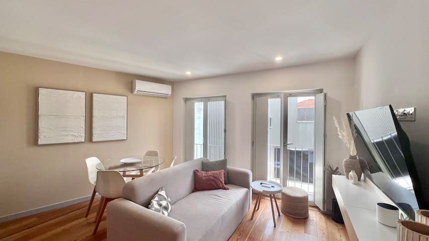 Beautiful 2bedrooms balcony garage historic center