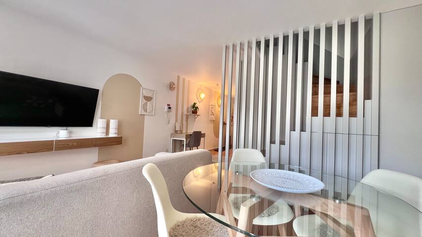 Beautiful 2bedrooms balcony garage historic center gallery image 2