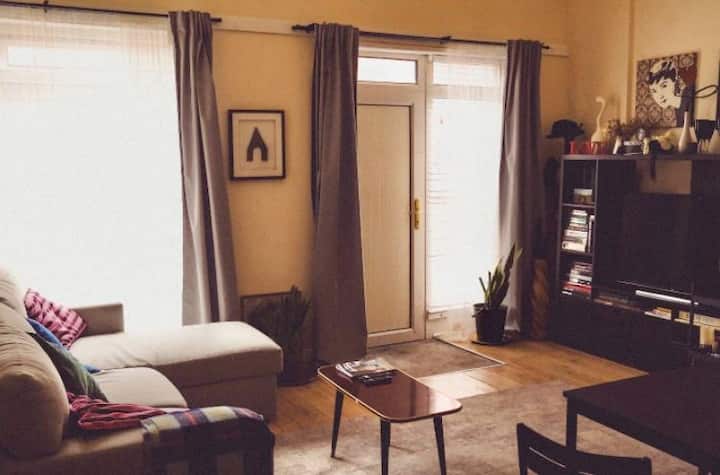 Zac’s Alley (Apartment A)
Is Awesome! - Galway