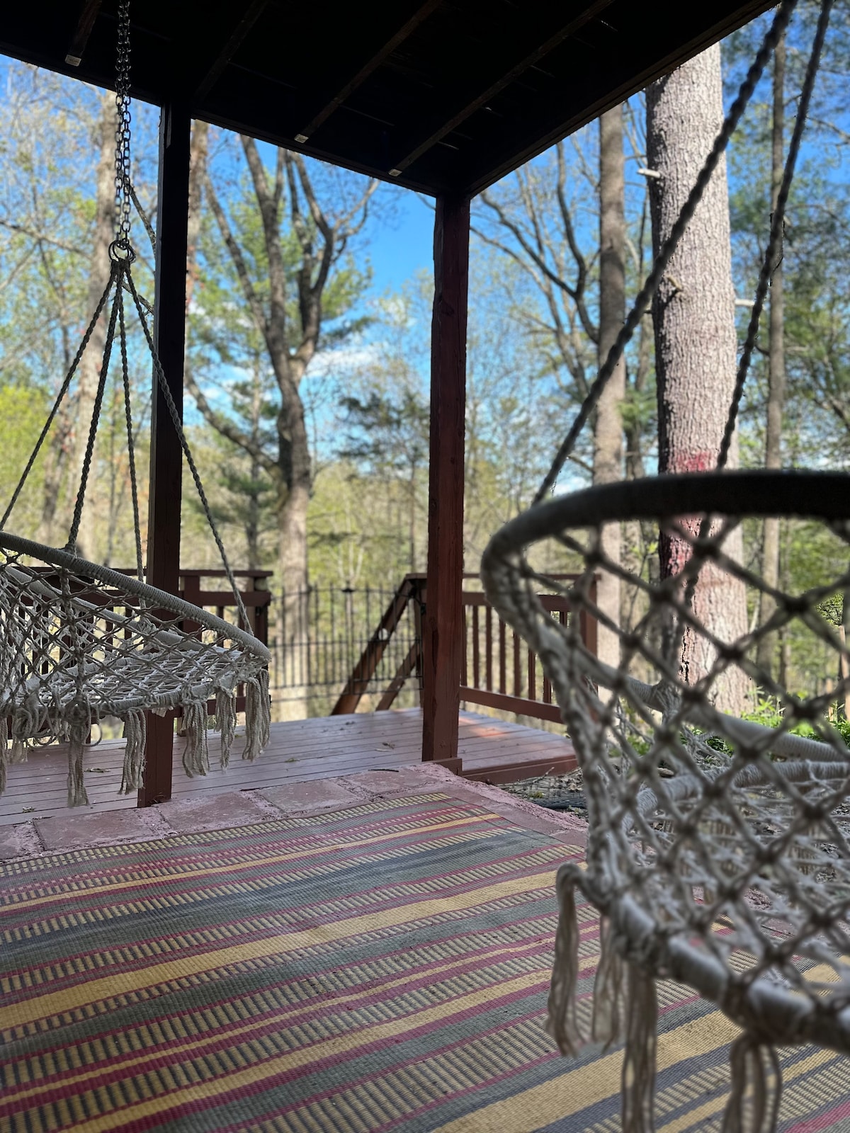 Private 4BR Cabin: Fire Pit & Fast Wi-Fi Sleeps 10
