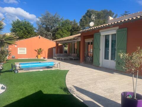 Villa with pool near Nîmes, Uzès and Avignon