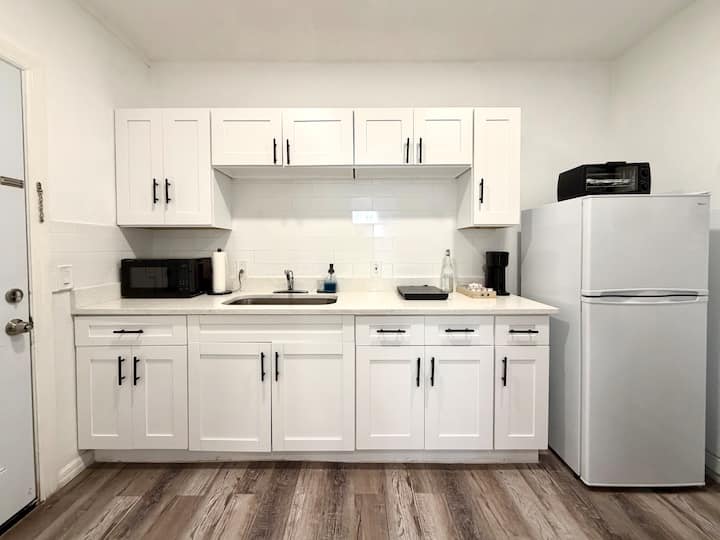 Private Studio W/free Parking Walk To Bucs Stadium - Tampa, FL