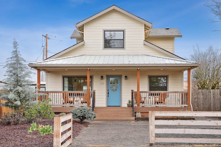Modern Farmhouse - Hot Tub