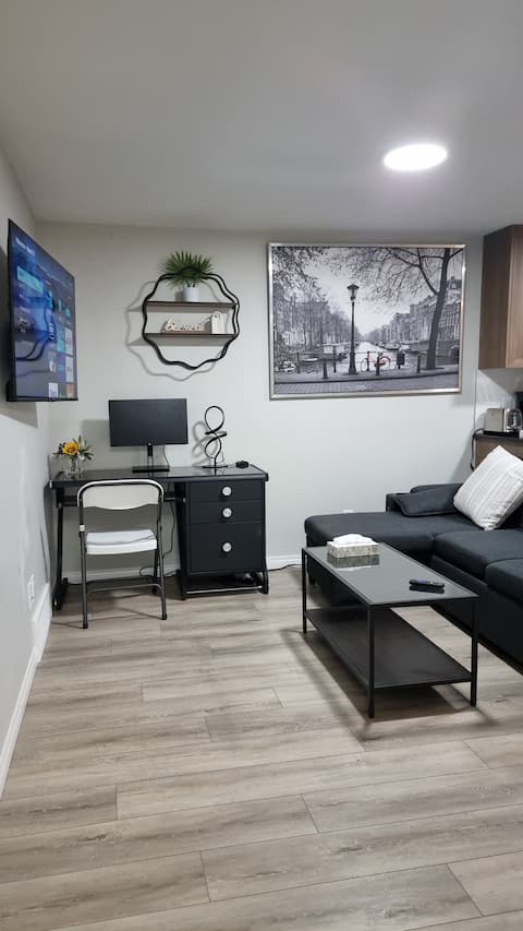 Successful Airbnb property: Aquila Comfort: 1BR + Parking in Glacier Ridge