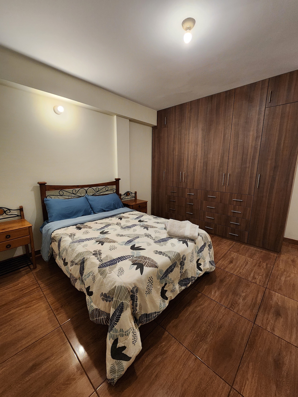 საძინებელი 1