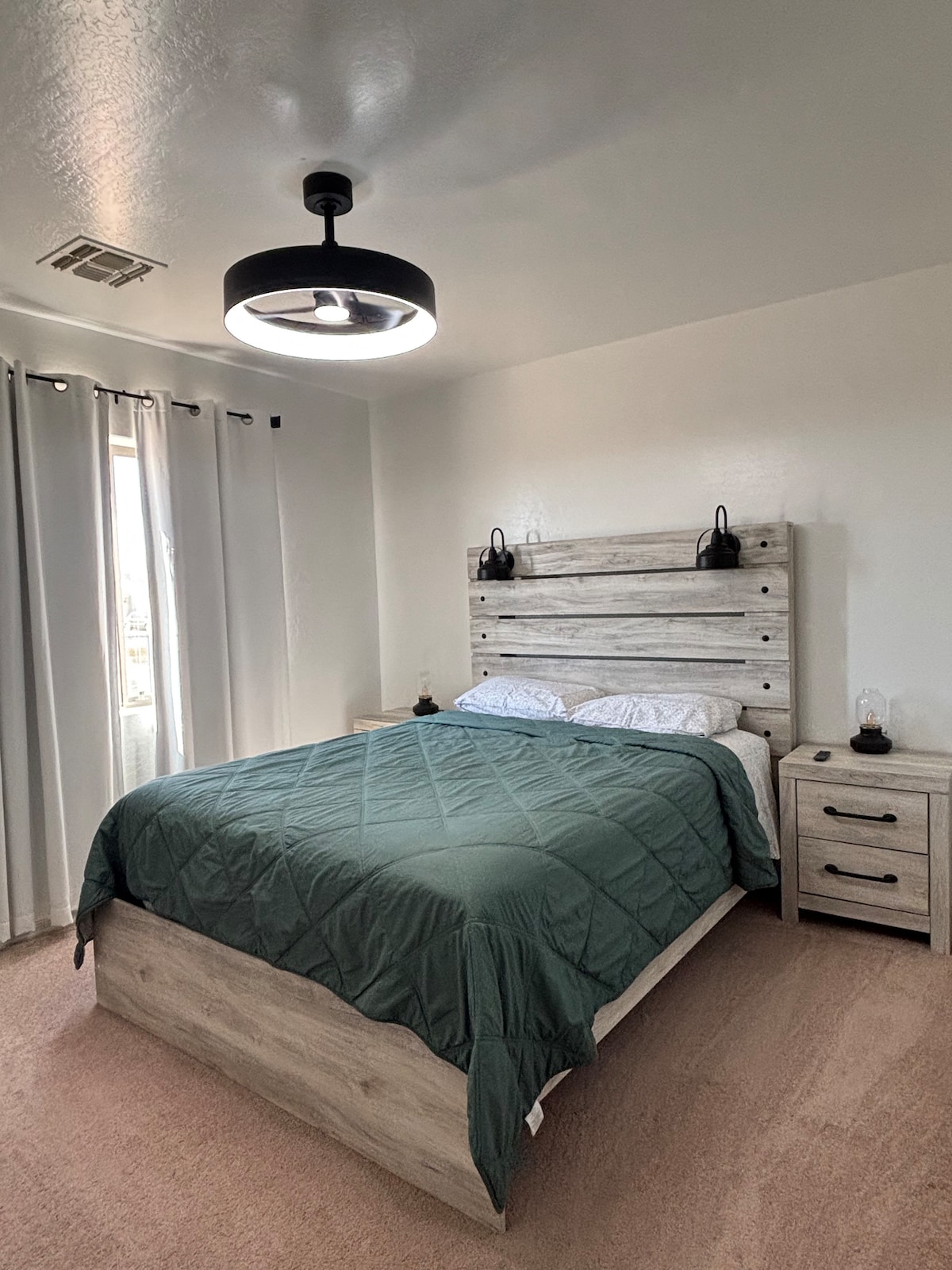 חדר שינה קווין מודרני 