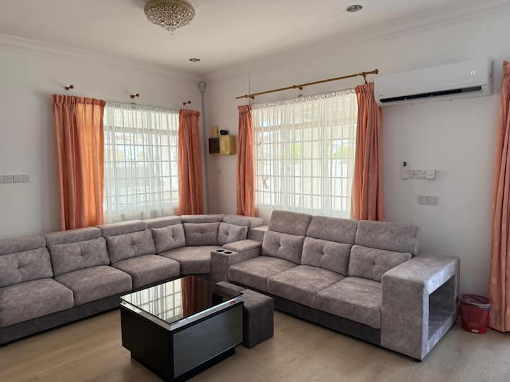Spacious Family Home W/ Parking - Miri