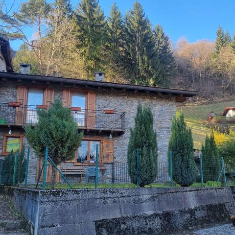 House with 2 bedrooms, garden, barbecue, and parking