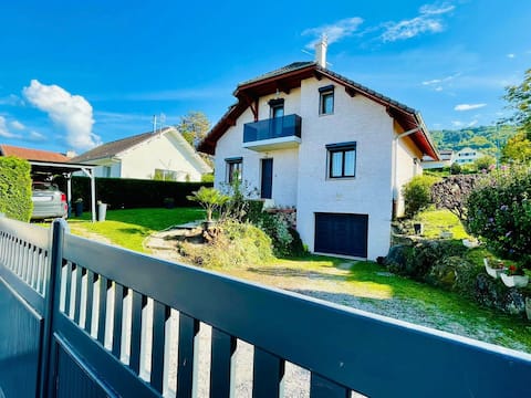 Villa. Evian-les-Bains between lake and mountain