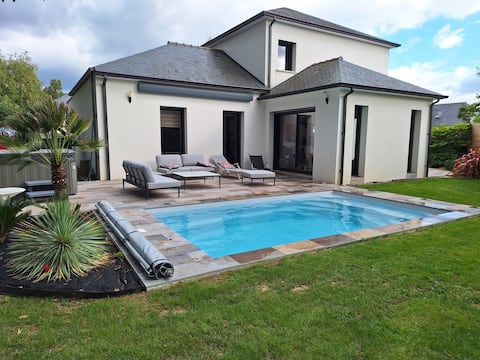 Villa with pool and hot tub near Nantes