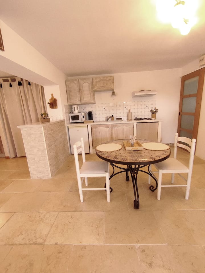 Studio Alpilles Avec Jacuzzi Privatif - Fontvieille