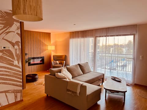 Cozy loft on the lake. "Free cleaning fee"