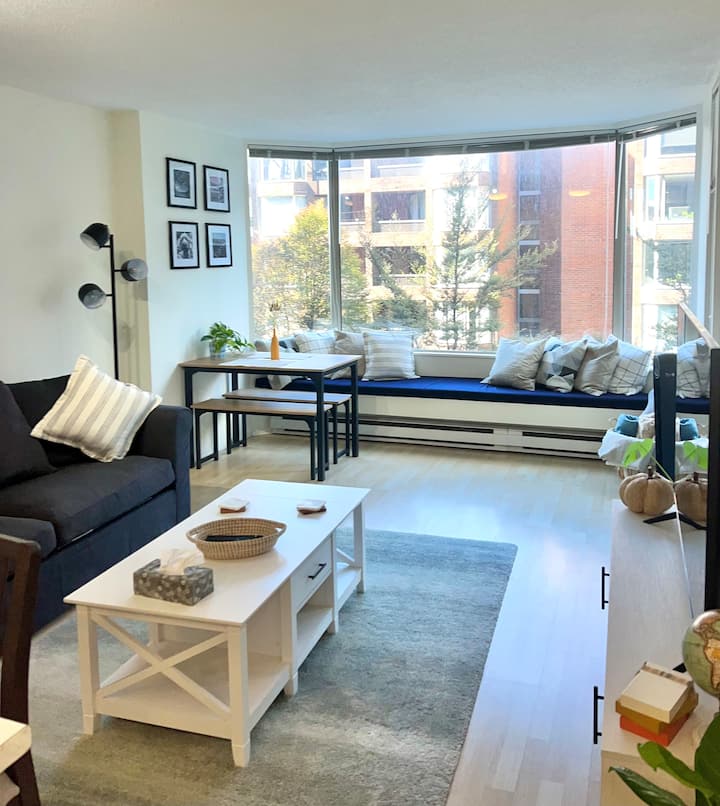 Sleek Urban Oasis | Free Parking - Vancouver