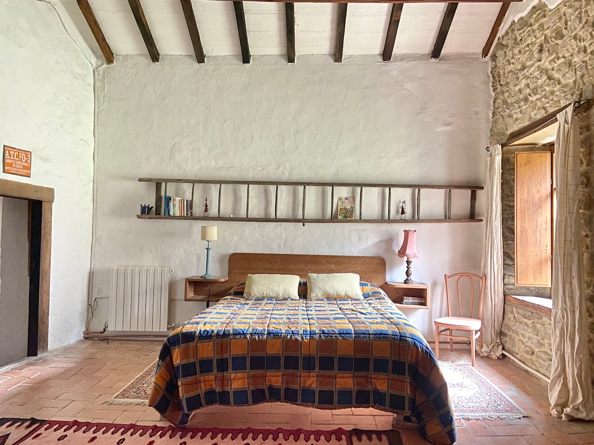 Experience rustic off-grid life in the wilderness - Vacation homes for Rent  in Chiusi della Verna, Toscana, Italy - Airbnb, image size:1200x900