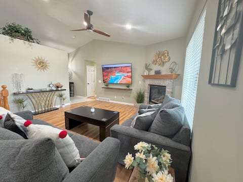Successful Airbnb property: Spacious Getaway Home in The Valley - Top Unit in West Valley City
