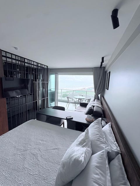 Top Airbnb: Premium luxury studio with ocean views in Maceió. em Alagoas