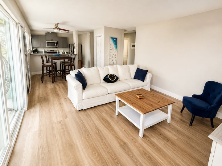 Cute South Bay Condo - Hermosa Beach, CA