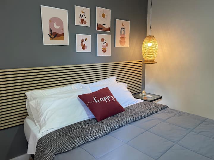 Vista desde extremo izquierdo (clóset)

Aire acondicionado
Clóset
Acceso a balcón 
Blockout 