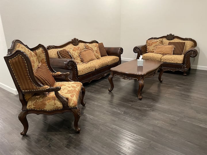 Comfortable, Clean & Inviting Stay - Palmdale, CA