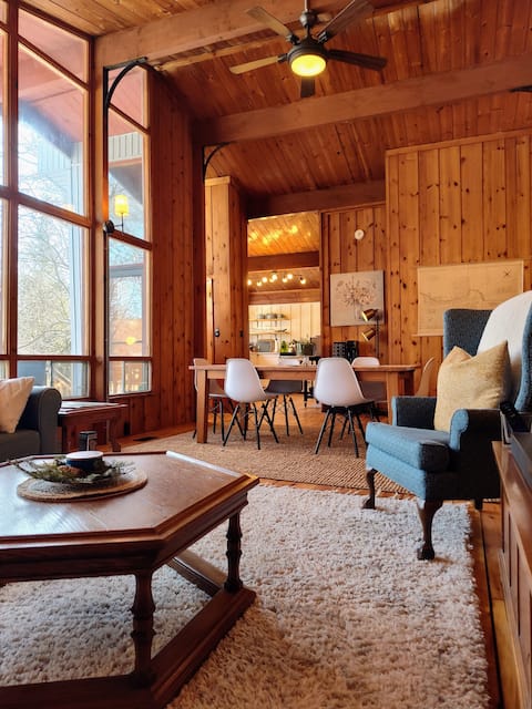 Cozy Modern Cabin | Golf & Wedding Stays