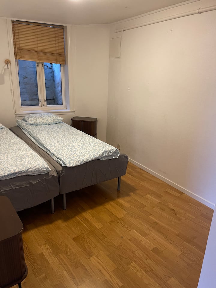 Spavaća soba br. 2 ima krevete, 90 x 200 cm. Također ih je moguće sastaviti. 