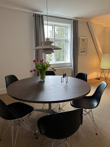 Lys lejlighed i Østerbro villa