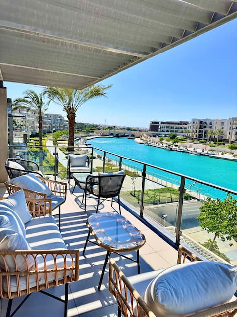 Marassi Marina
Cozy 4 Bedrooms Directly on Canal!