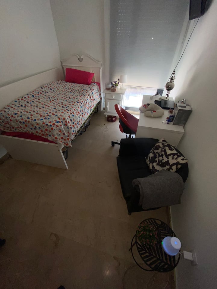 Alquilo Habitación Tranquila. - Valencia