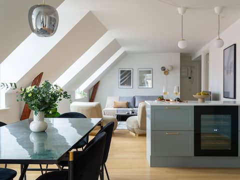 Leaves 6 - 2 Bdr Apt with shared roof terrace