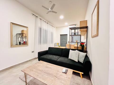 Minimalist’s Dream King-bed Apt