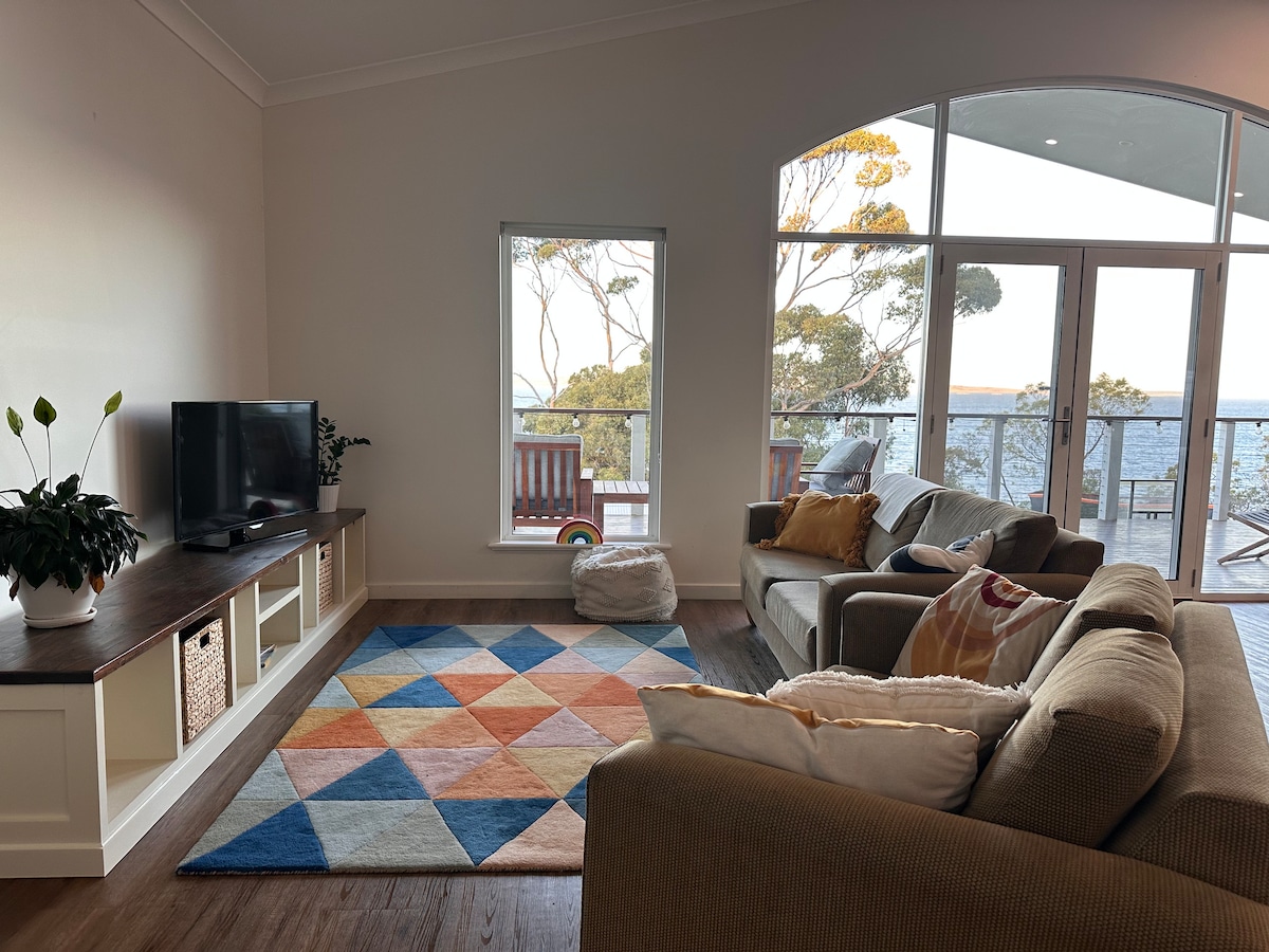 Popular Airbnb listing: The Arched Window in Port Lincoln