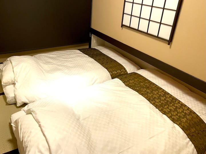 2 „futon” japanska posteljina.