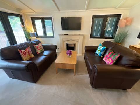 Top Airbnb: 5 Star Luxury lodge sleeps four people in Warton