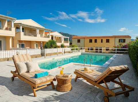 Dòmo 31 – Villa with swimming pool, garden, and parking