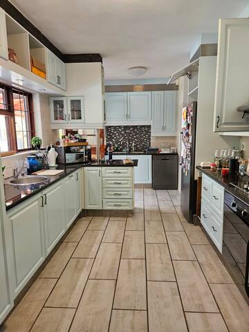 Warm and spacious family home gallery image 4