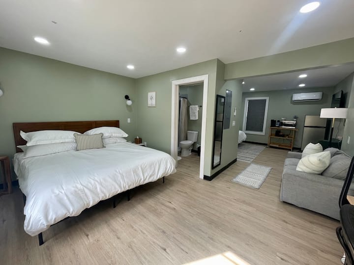 Now w/wash&dryer•2 King beds/1 Bath