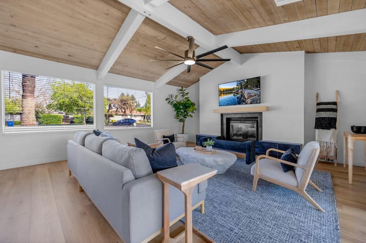 Unique Modern Home W/pool - アメリカ フレズノ, CA