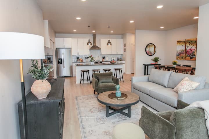 Yellowstone Flats, Luxury Living In Ideal Location - Livingston, MT