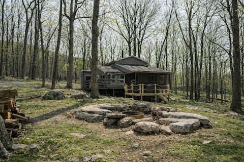 Evergreen Escape | Hot Tub, Sauna, King Bed & Pets