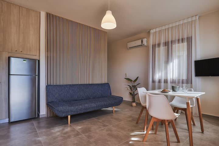 Studio | Elegant & Comfy | Shared Pool | Sleeps 3 - Crète