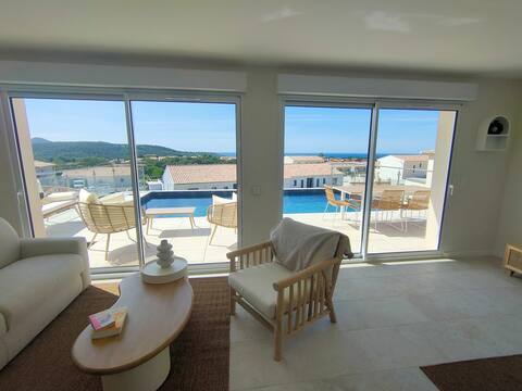 Sea view villa, a short walk to Lozari beach