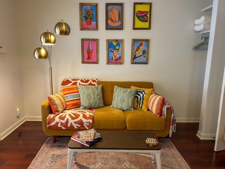 Stay In Sa—couple's Getaway W Patio & Full Kitchen - San Antonio, TX