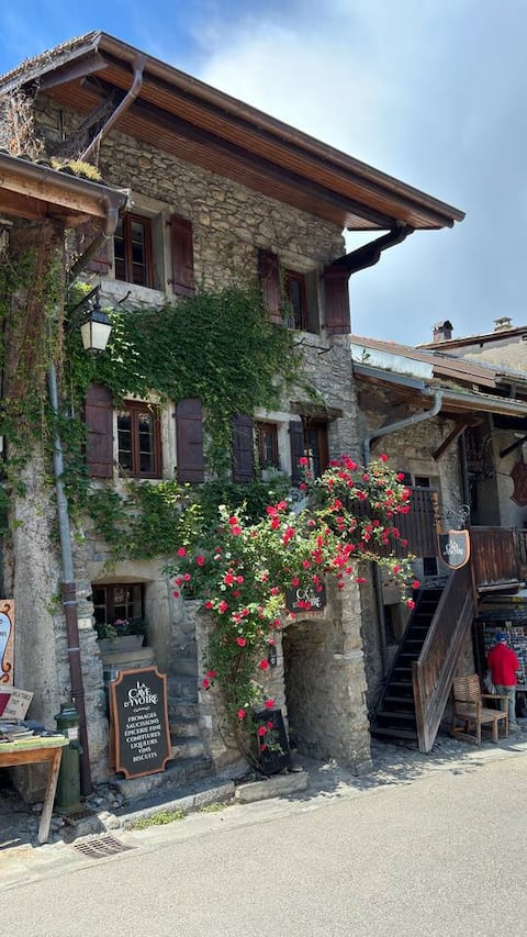 "L'Escapade" in the heart of the village of Yvoire